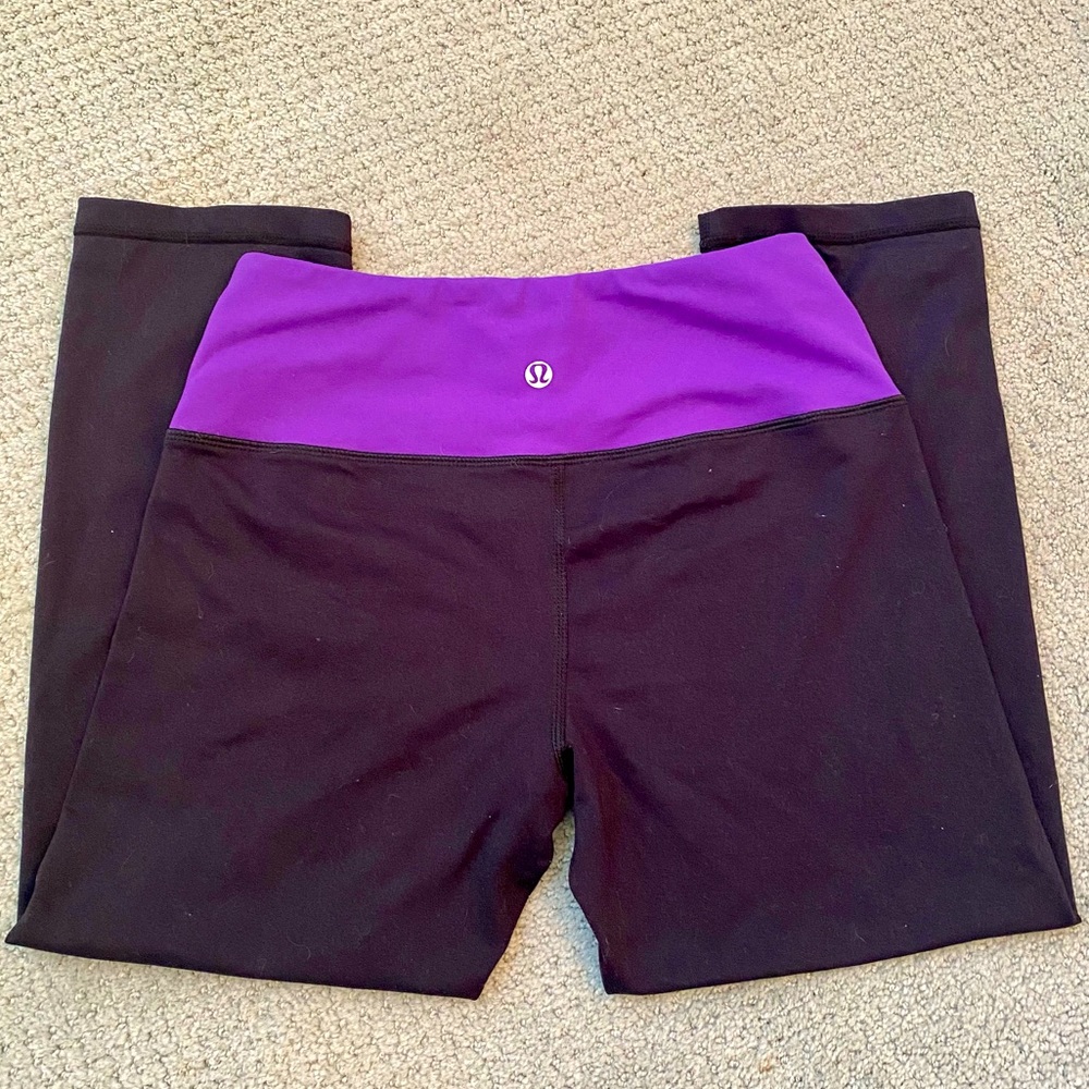 Lululemon Black and Purple Mid Calf Leggings! In perfect condition! Size 4!💜🍋